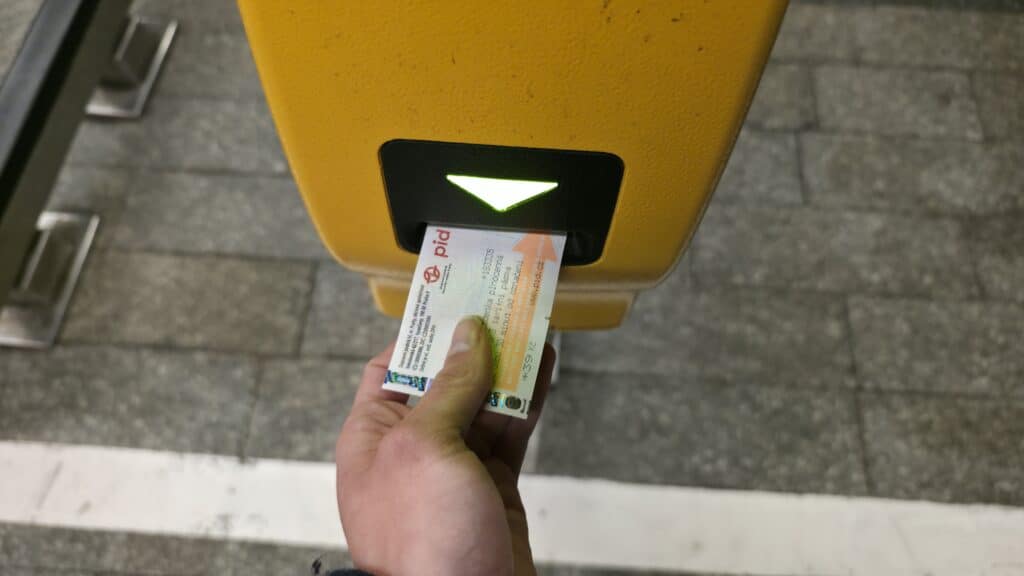 Where to validate tickets for Prague Metro?