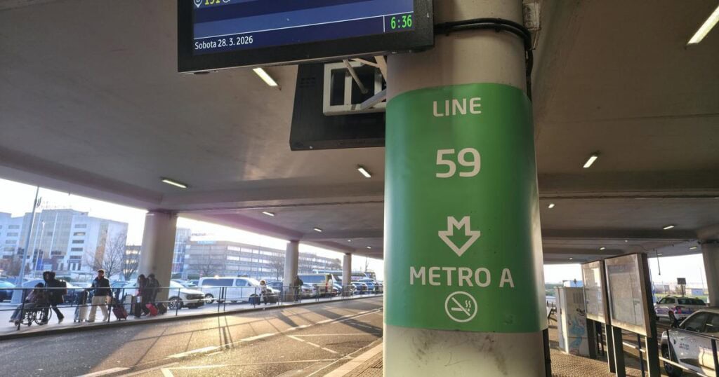 Sign indicating Prague Airport transfer to Metro A line