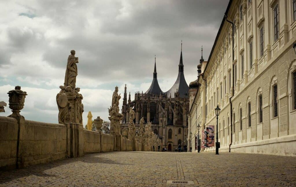 Discover how to get from Prague to Kutna Hora and enjoy the scenic views