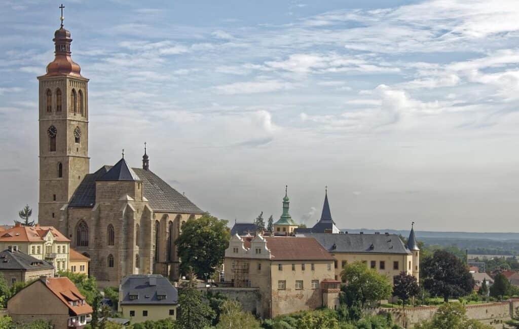 Explore how to travel from Prague to Kutna Hora for a day trip.